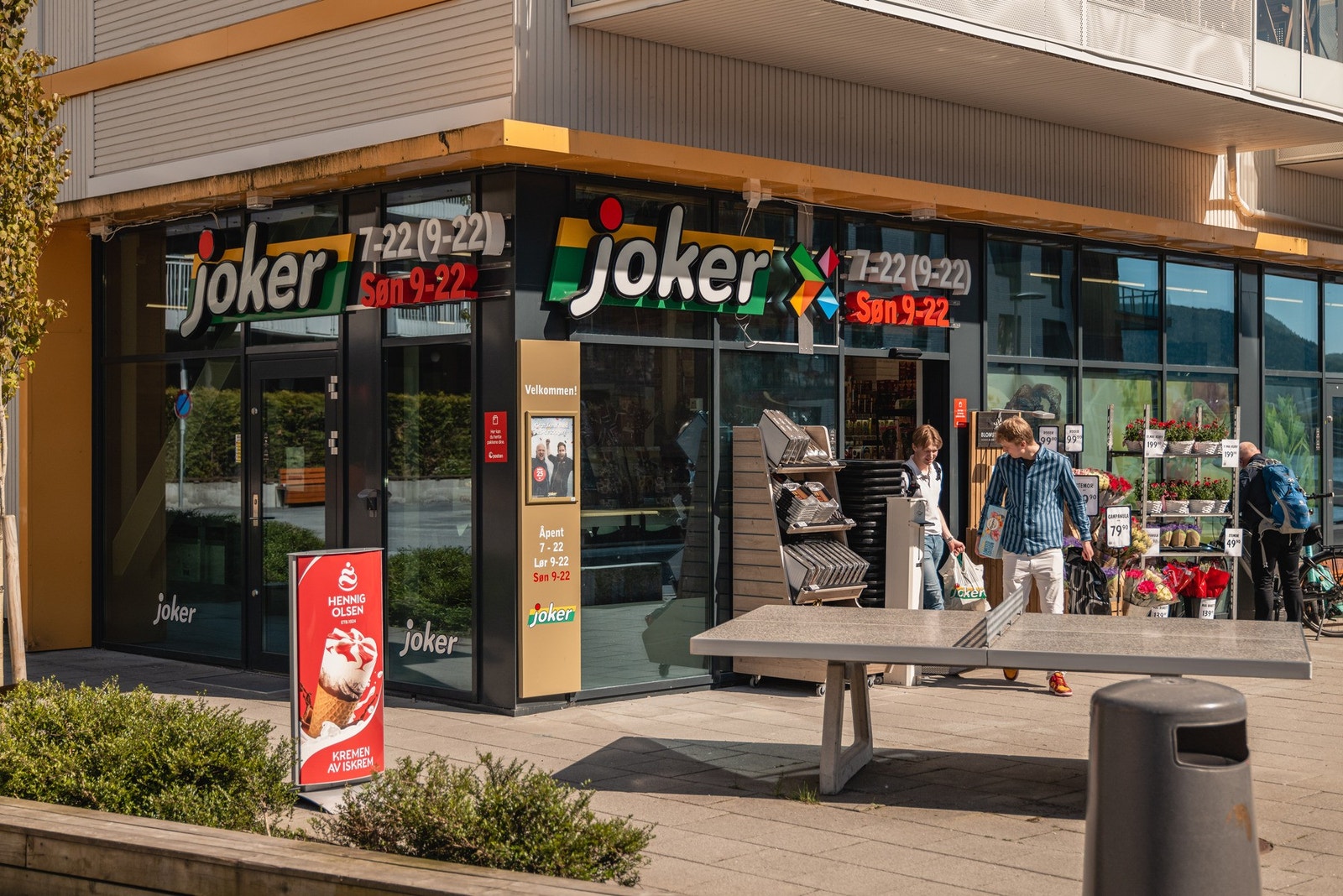 Den nærmeste dagligvaren er Joker Nyhavn, som ligger like ved leiligheten. Galleribilde