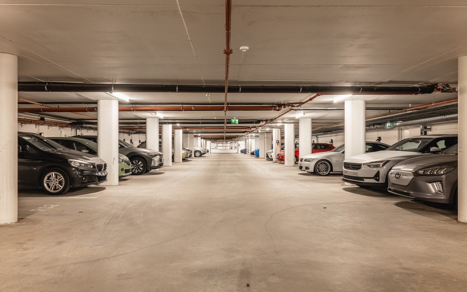 Med leiligheten følger det fast parkering i garasjeanlegg. Galleribilde