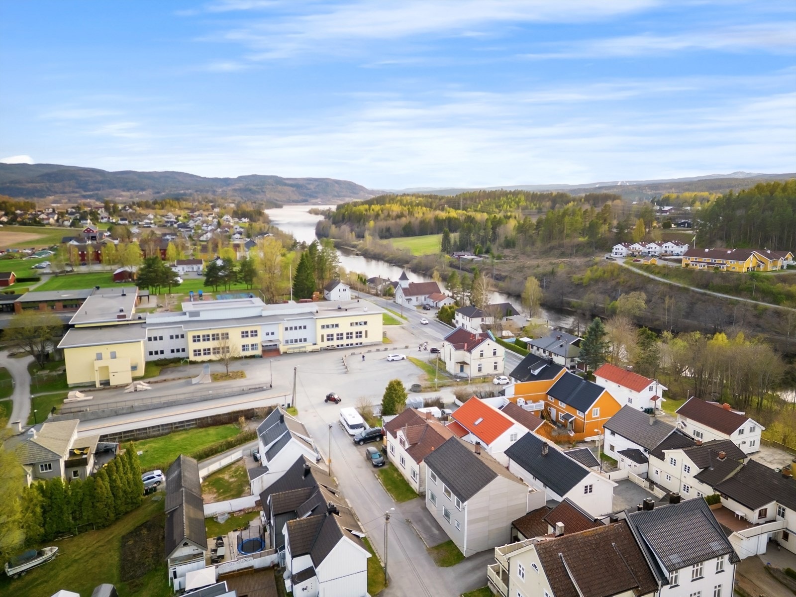 For den aktive er det kort vei til Strandajordet idrettspark og flere treningssentre. Galleribilde