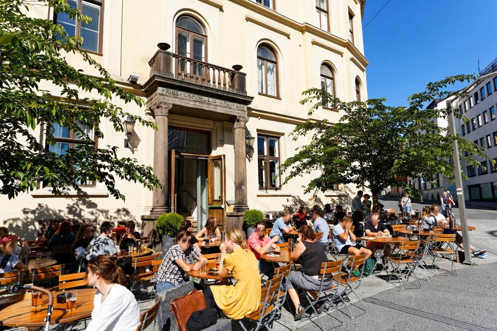 Wessels gate 11 ligger svært rolig til, men samtidig kort vei til byens fasiliteter. Du finner flere hyggelige resturanter og spisesteder i alle retninger fra leiligheten. Galleribilde