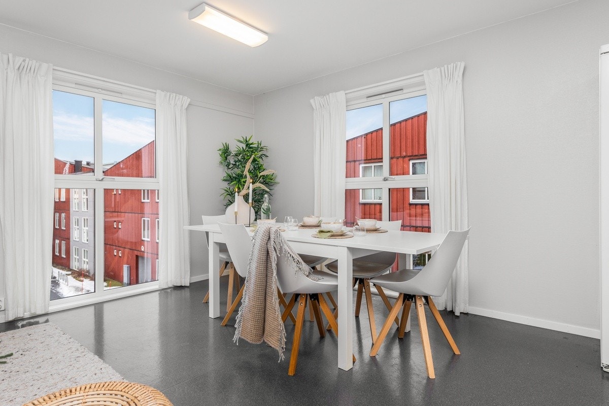 Møbelne tilhørende felleskjøkkenet vil vareoiere fra kollkektiv til kollektiv. Galleribilde