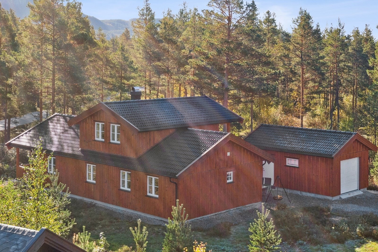 Et lite og familievennling hyttefelt med spredt hyttebebyggelse. Galleribilde