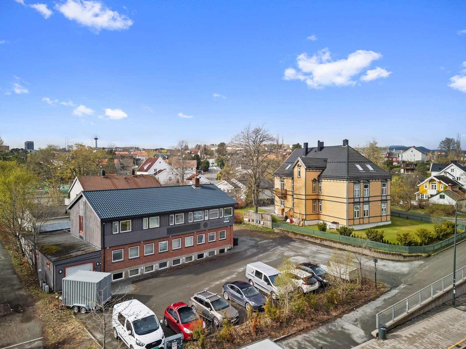 Velkommen til Rønningsbakken 57 og denne eneboligen med attraktiv beliggenhet. Foto: Interiørfoto v/ Haukdal. Galleribilde