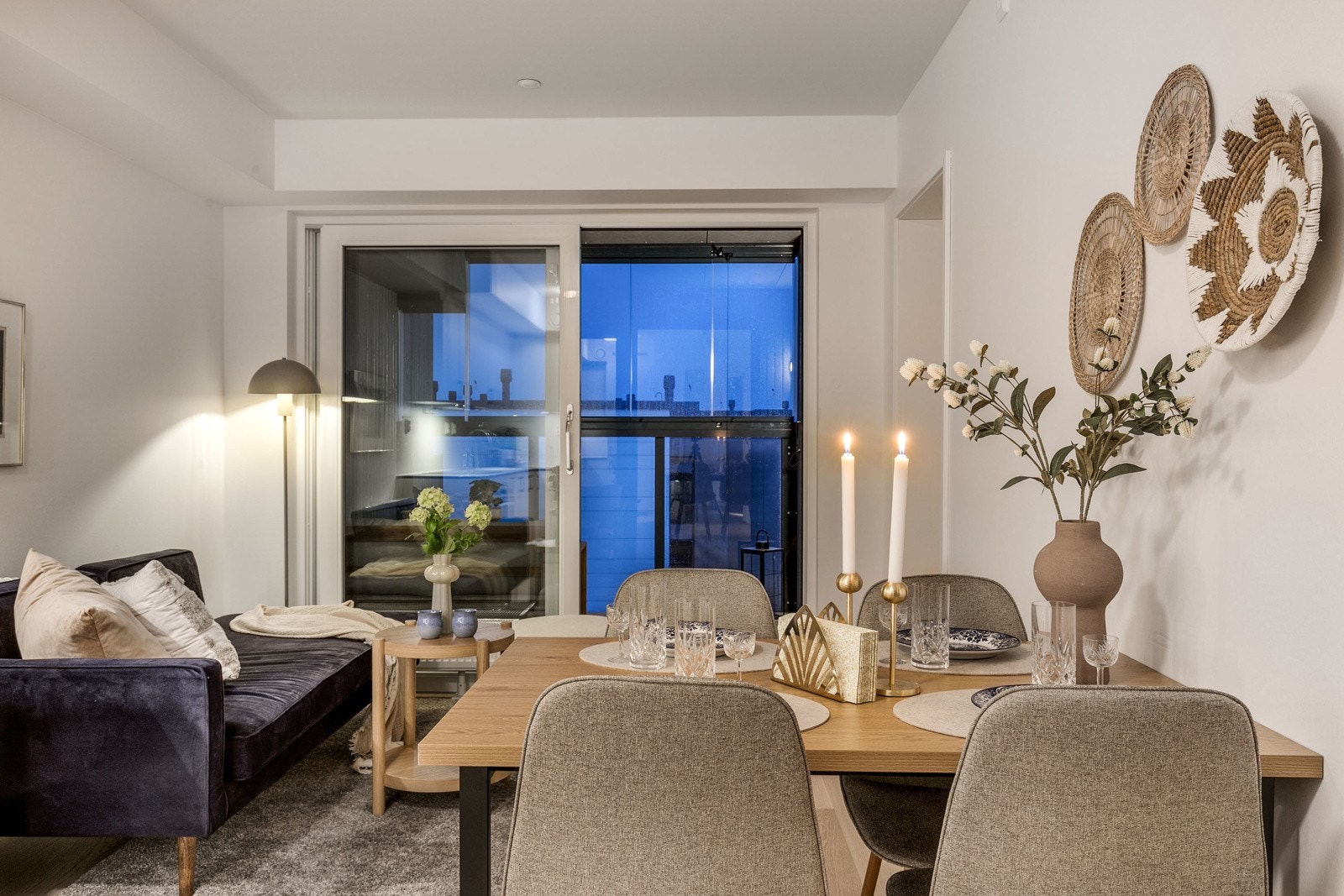 Leiligheten er oppvarmet med vannbåren varme via radiatorer samt balansert ventilasjon med varmegjenvinning - en meget energieffektiv bolig! Galleribilde