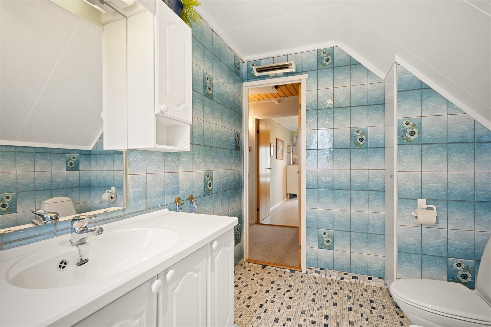 Baderom med wc Galleribilde