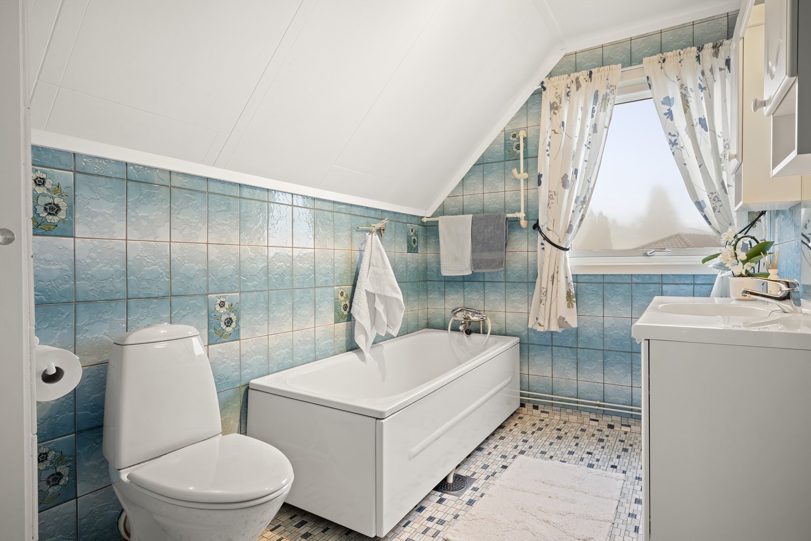 Baderom med wc Galleribilde