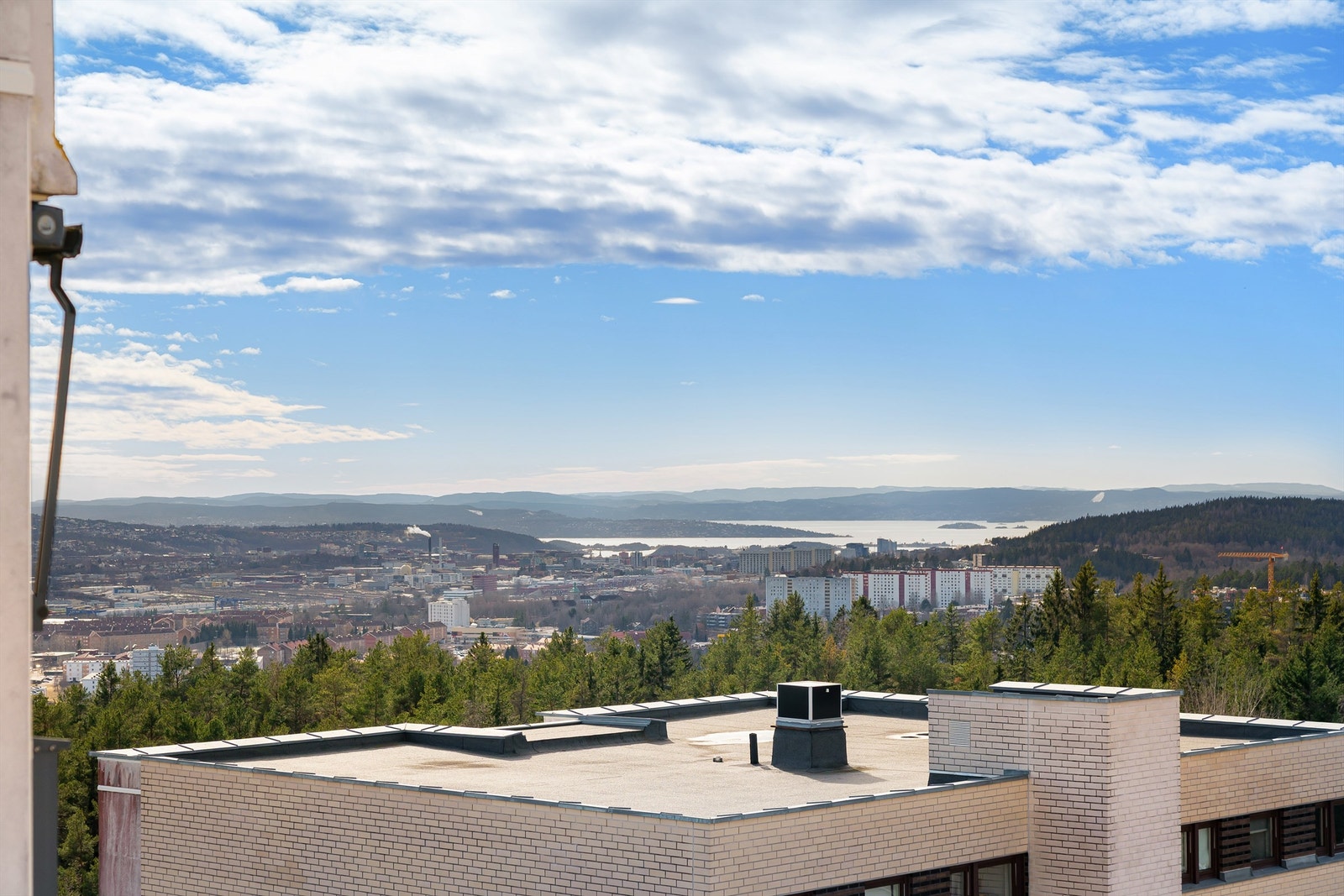 Leiligheten har beliggenhet i 8. etasje og har flott utsikt! Galleribilde