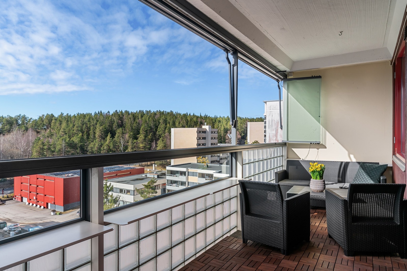 Innbydende 4-roms toppleilighet m/ heis og vestvendt balkong. Galleribilde