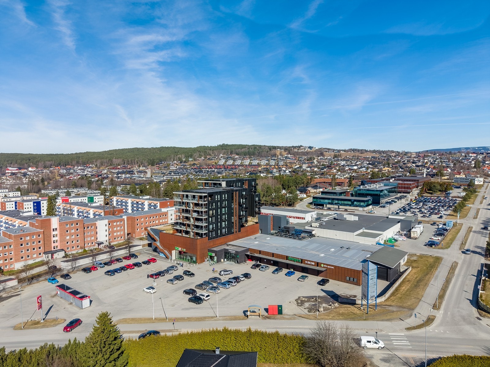 Eiendommen har en sentral beliggenhet med Storhamarsenteret, Kiwi og apotek kun et par minutters gange unna. Galleribilde