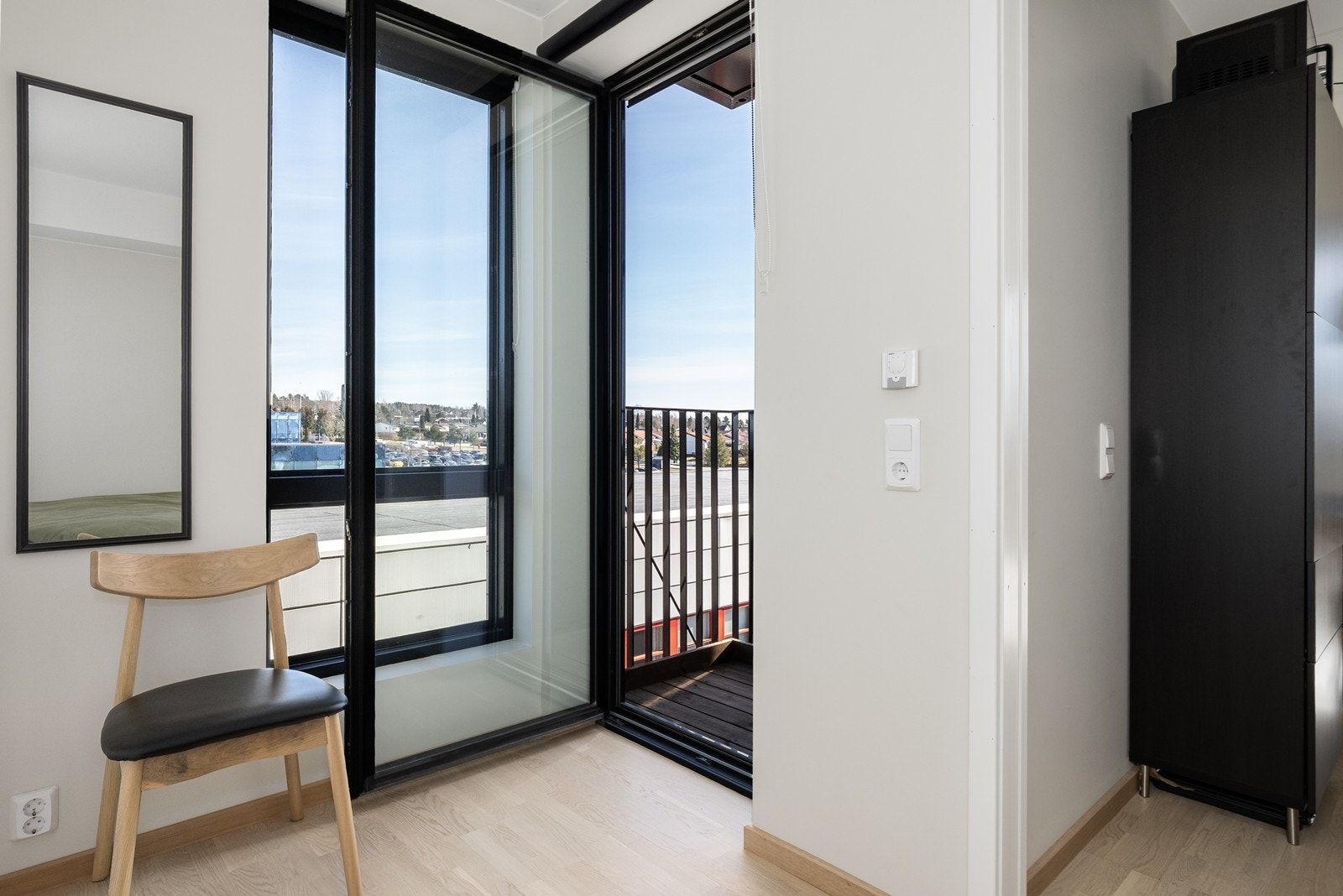 Fra soverommet er det direkte utgang til en privat balkong på 1 m². Galleribilde