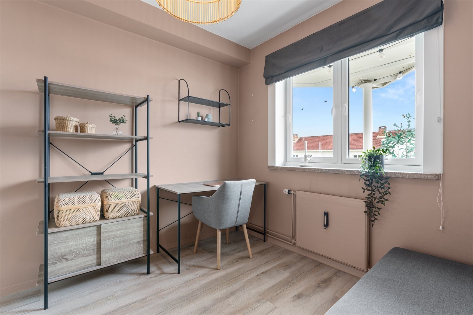 Soverom II er også av god størrelse og har plass til seng med tilhørende møblement. Galleribilde