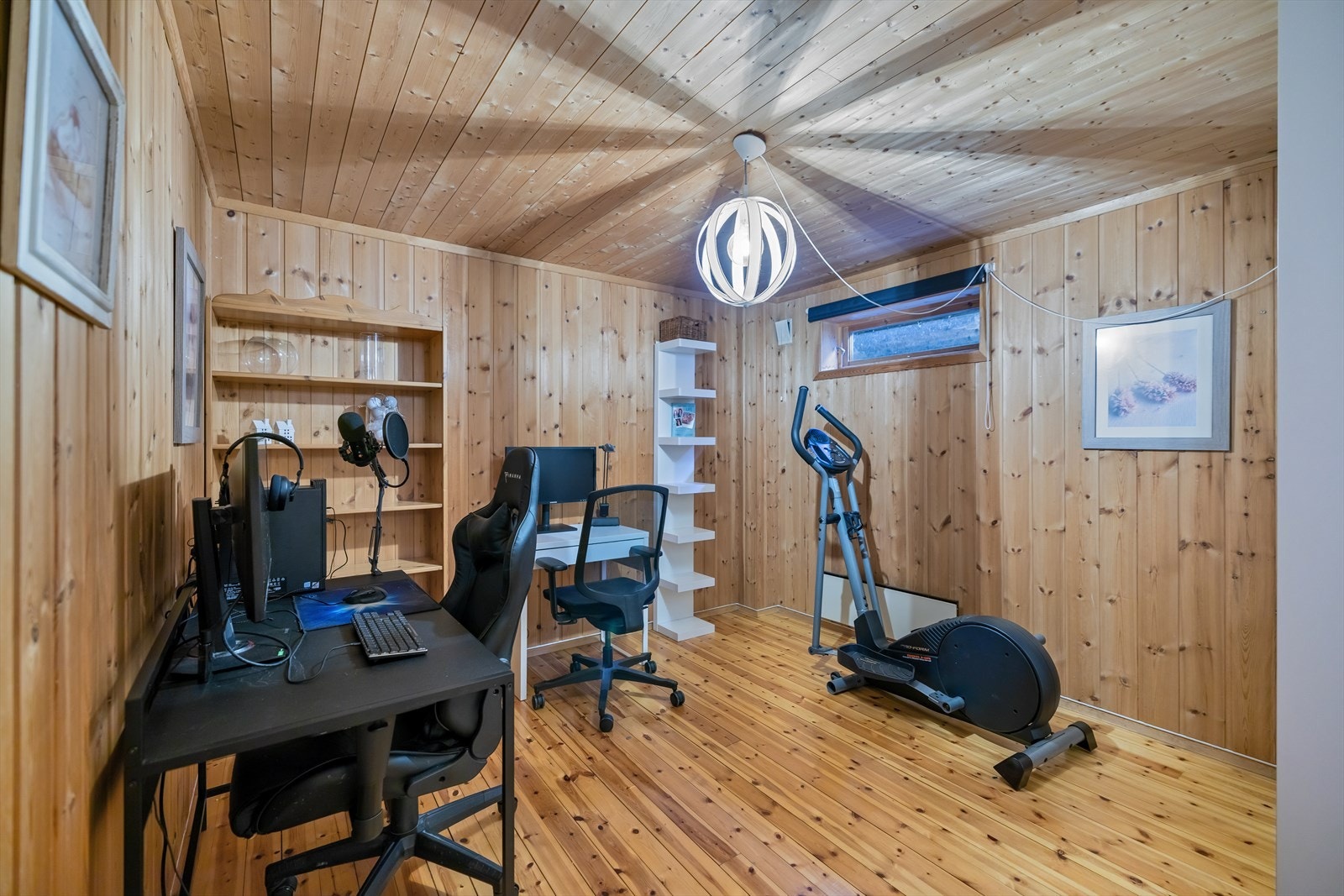 Innredet kjellerstue med fleksibel bruk som oppholdsrom Galleribilde