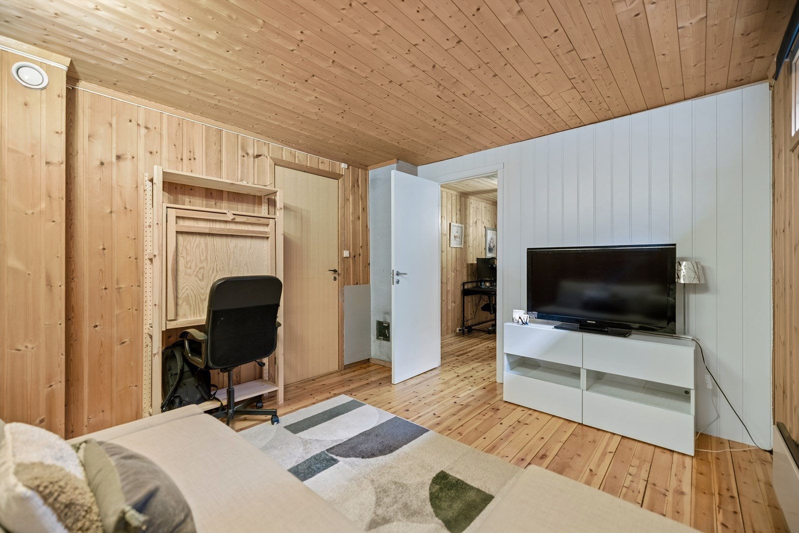 Ekstra oppholdsrom som egner seg godt som TV-stue eller ungdomsdel Galleribilde