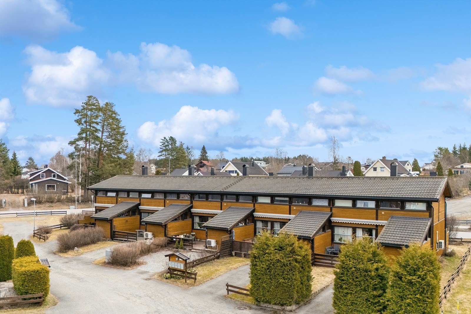 Trivelig bomiljø med grønne fellesområder og barnevennlige omgivelser Galleribilde