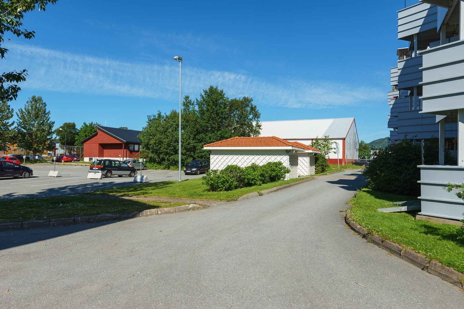 Fast p-plass, tilrettelagt for elbillader Galleribilde