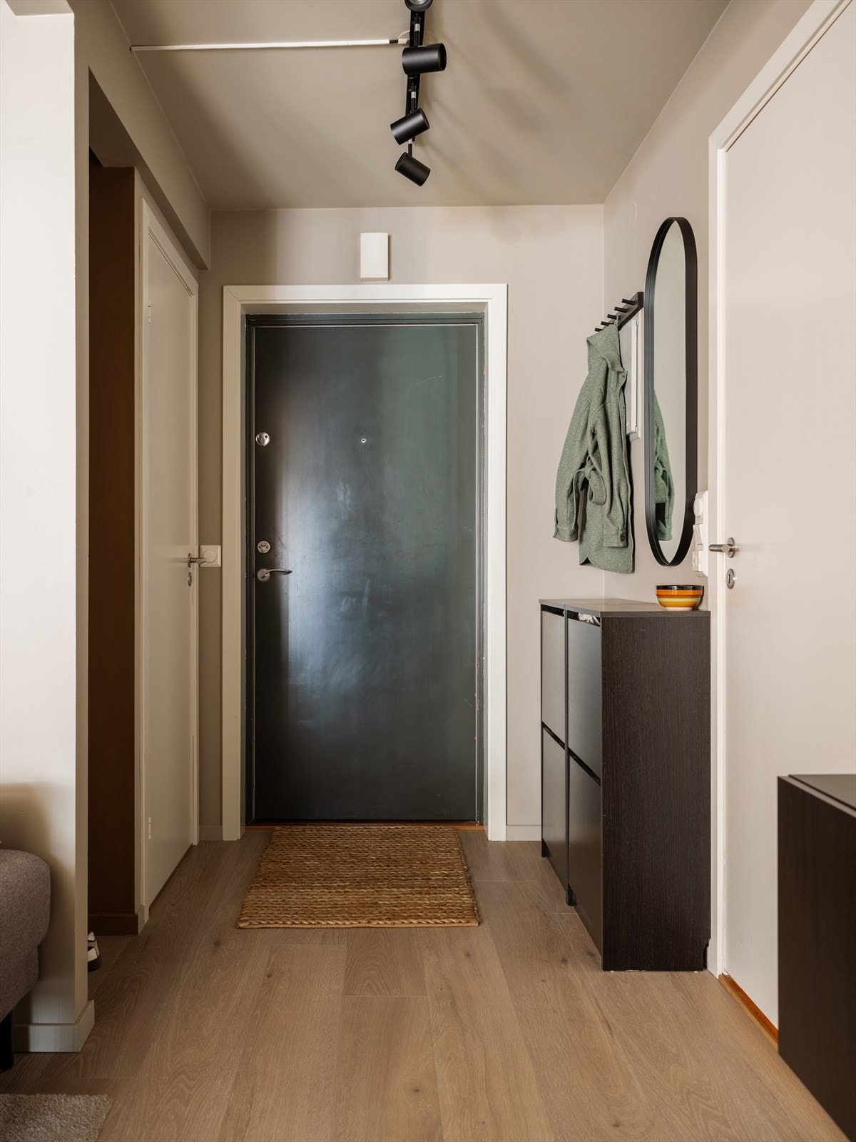 Her gir størrelsen også rom for egne kreative garderobeløsninger - velkommen inn! Galleribilde