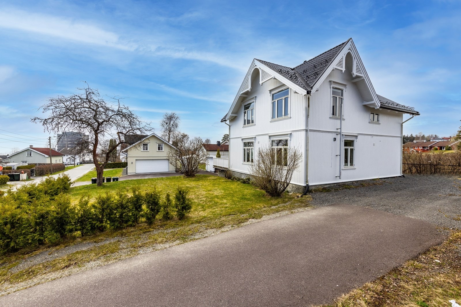 Boligen har en populær og barnevennlig beliggenhet i Sand med gangvei til sentrum og skoler. Galleribilde