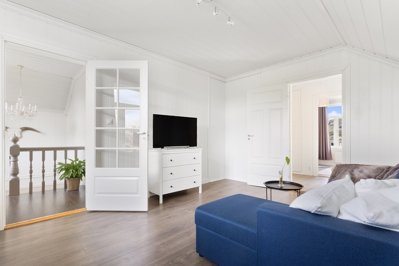 Boligen har fire romslige soverom som gir god plass og fleksibilitet til ulike behov. Galleribilde
