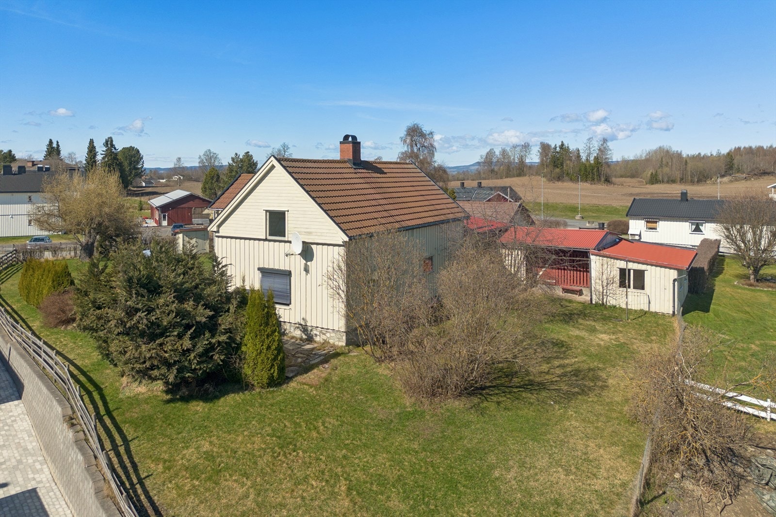 Landlig og fin beliggenhet på et tidligere småbruk Galleribilde