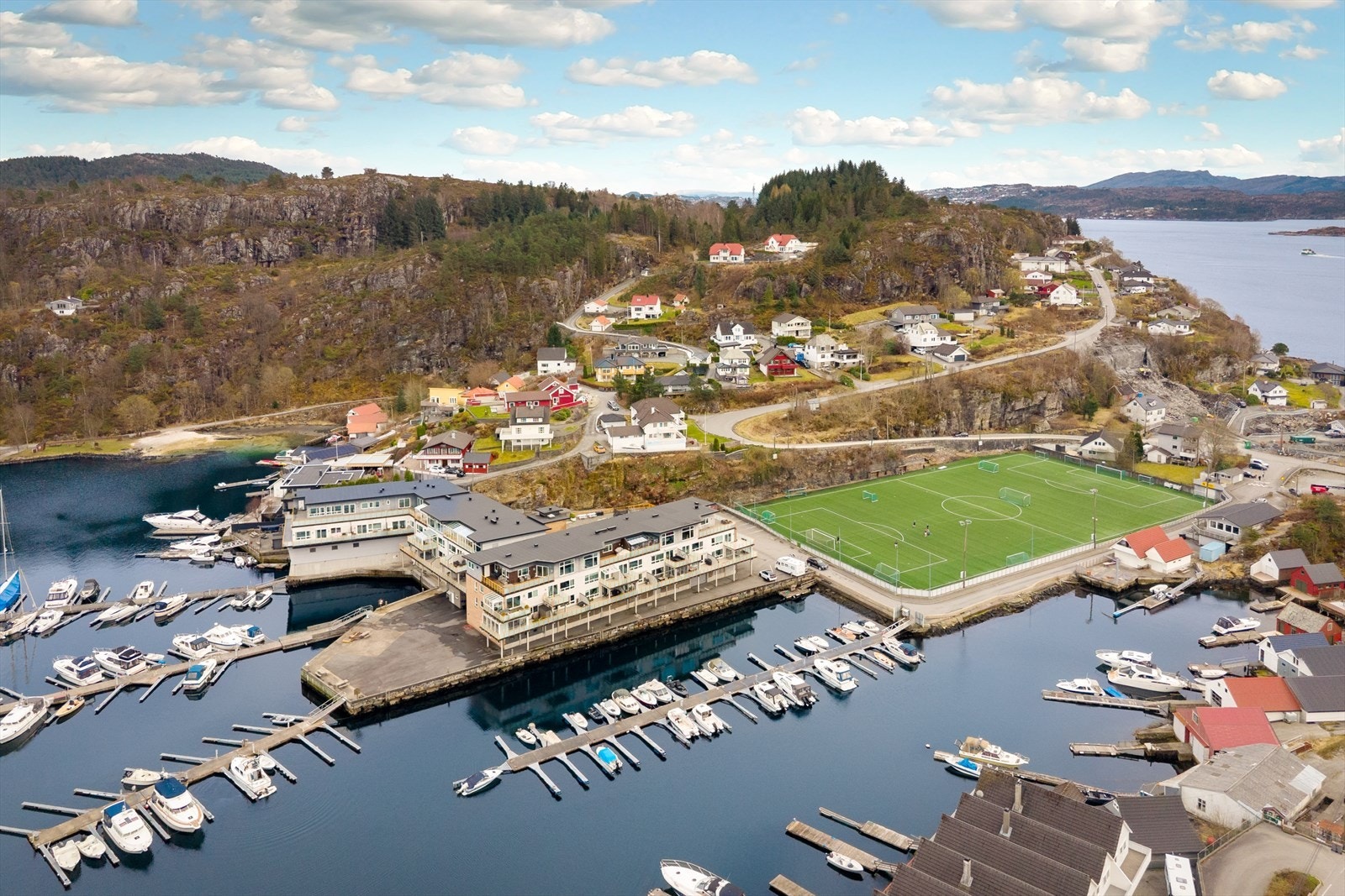 Eiendommen har et nydelig nærområde med flere fritidstilbud. Galleribilde