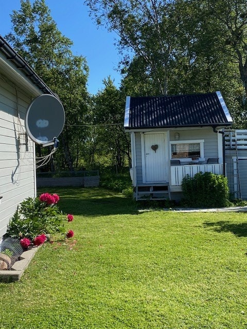 Det finnes også en frittstående bygning på tomten, ideell for oppbevaring. Galleribilde