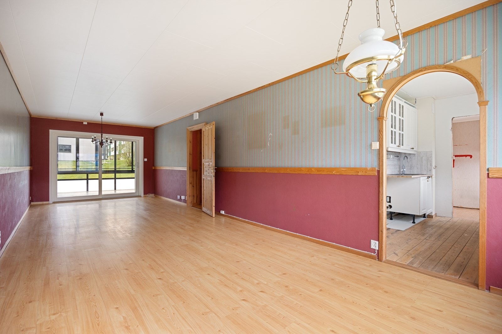 Stuen i boligen er av god størrelse på hele 31m² Galleribilde