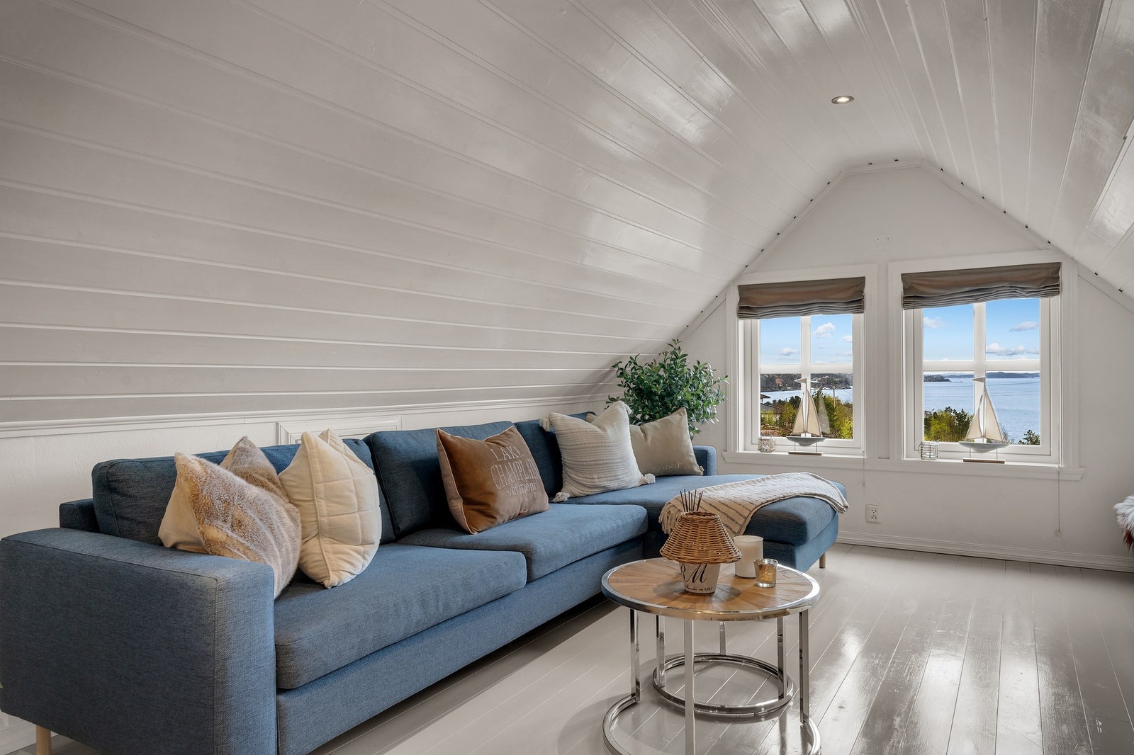 - Loftstue på 22 m² - en ypperlig ekstrastue som gir barna sin egen plass å boltre seg på - Galleribilde