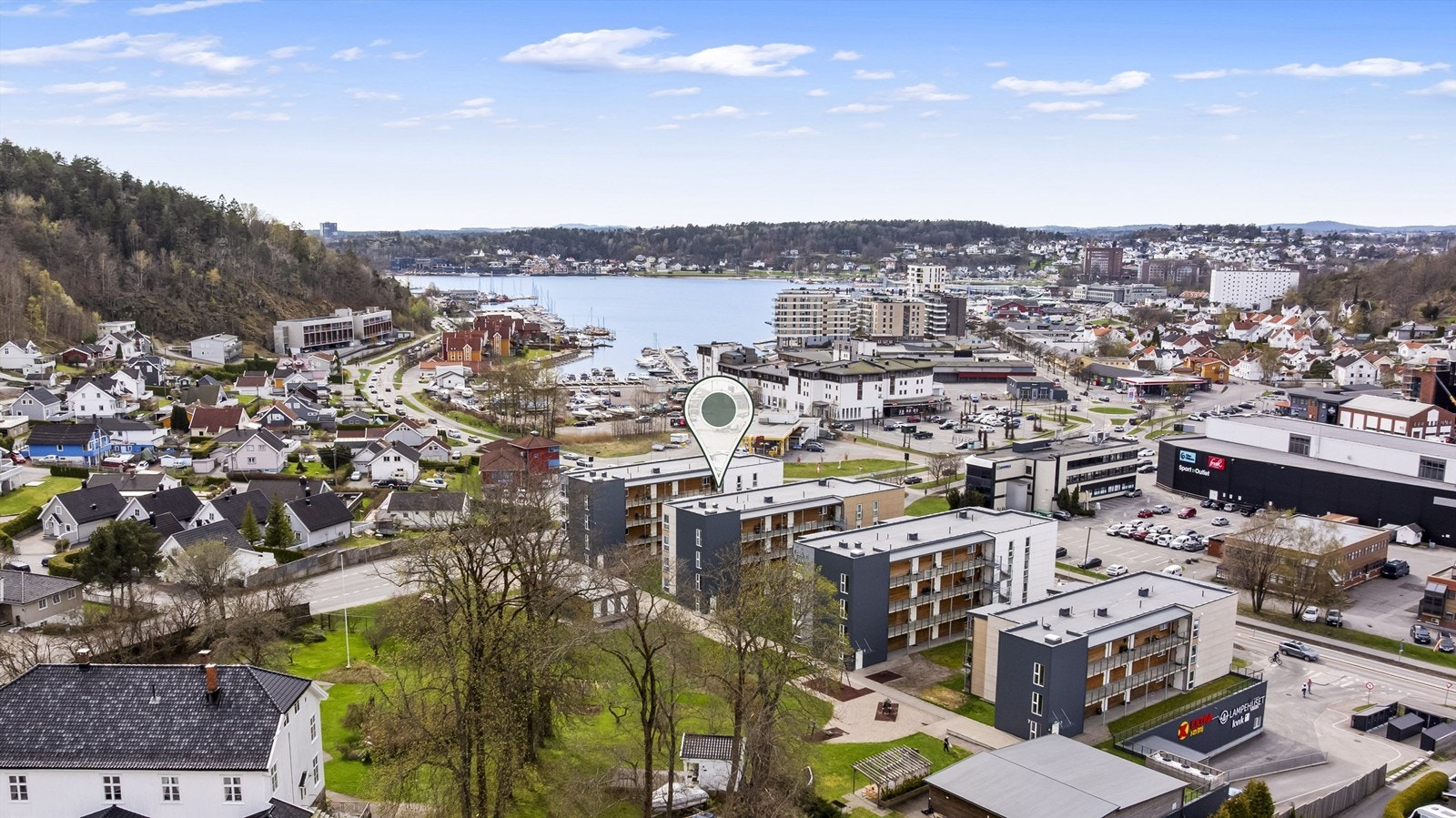 Fra leiligheten er det kort gangavstand til Sandefjord sentrum, Kilen og den livlige brygga med restauranter og servicetilbud. Galleribilde