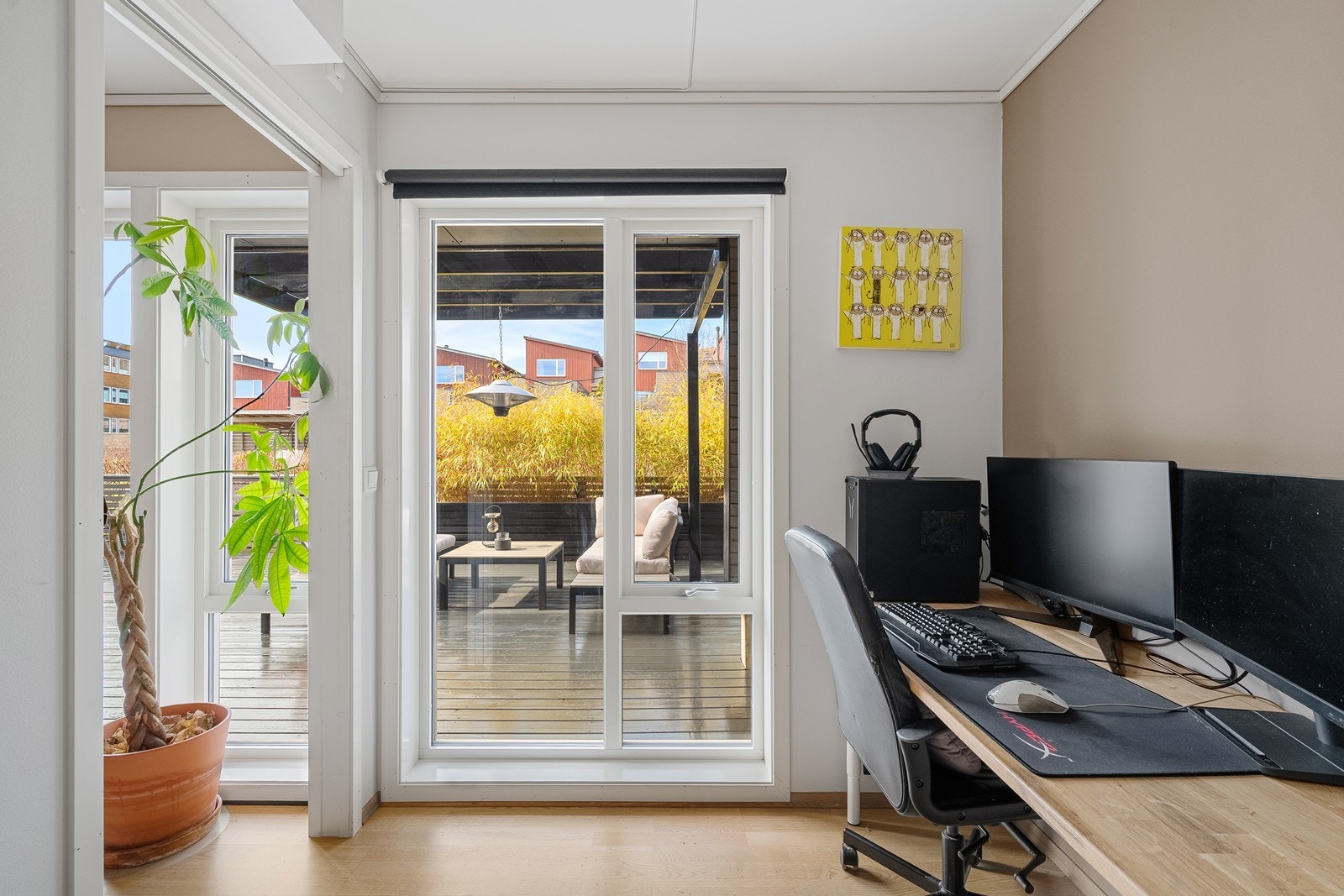 Soverom 2 har inngang fra stuen og egner seg godt som kontor eller gjesterom. Galleribilde