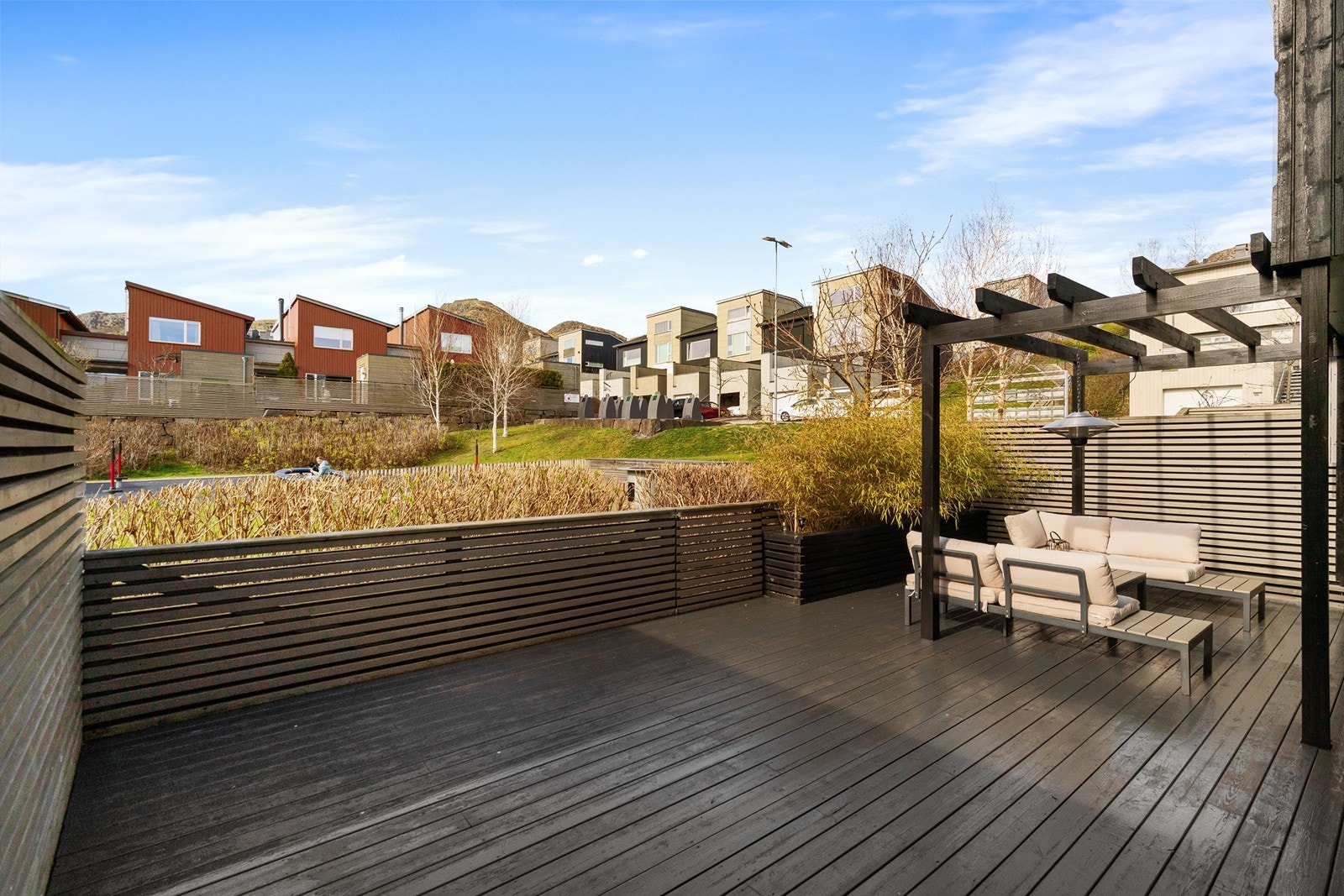 Stor terrasse er et attraktivt og praktisk tillegg ved boligen. Galleribilde