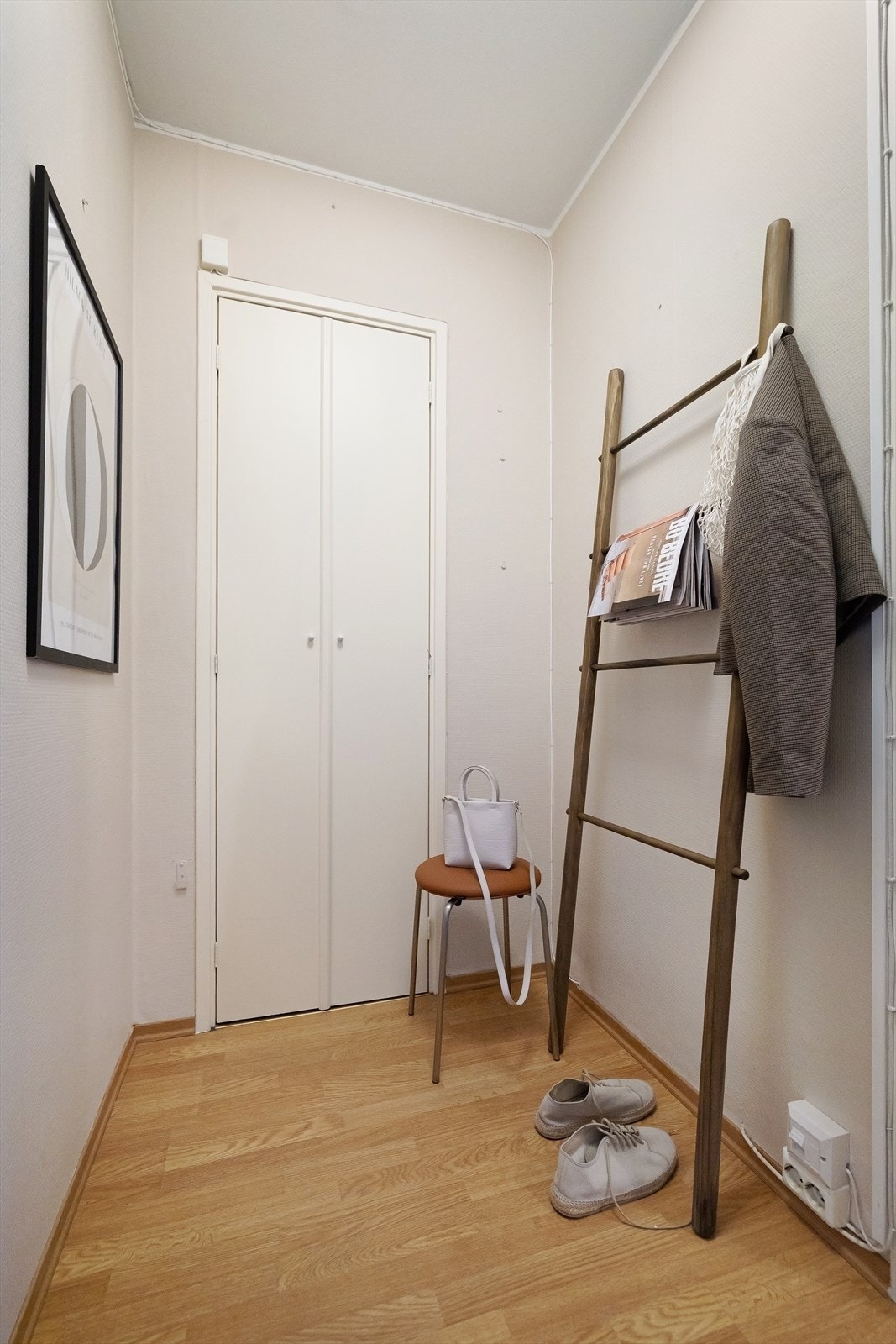 Det er lagringsplass i bod med inngang fra entré. I tillegg disponeres også en ekstern bod i kjelleren. Galleribilde