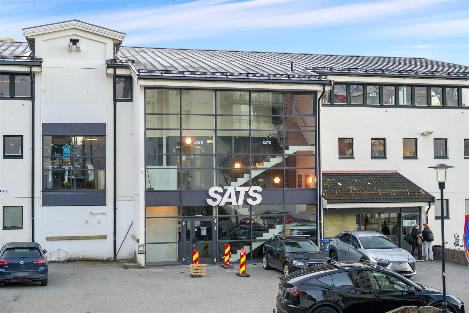 Sats Sandviken finner du innen gåavstand fra leiligheten. Galleribilde