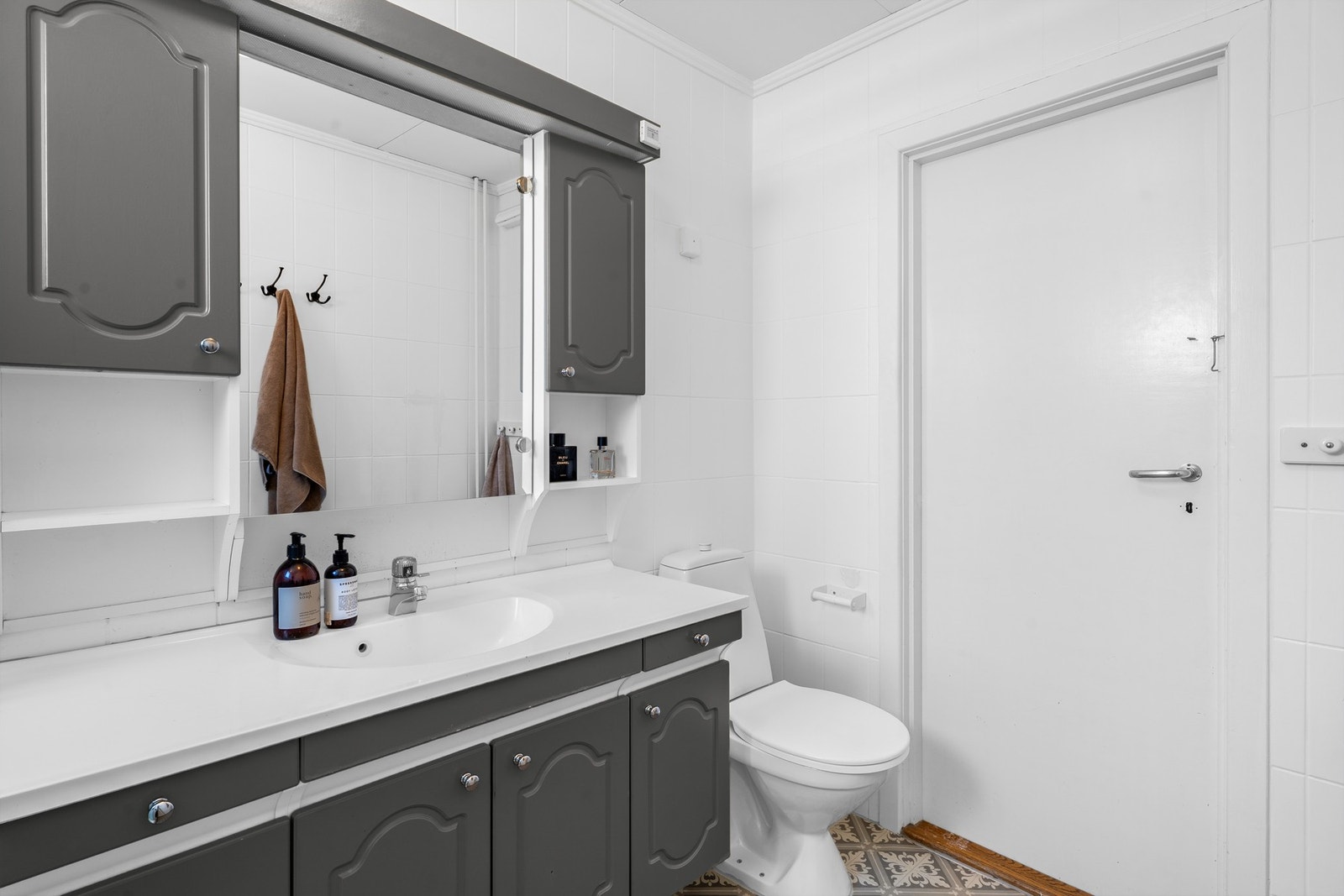 Badet fremstår som eldre med funksjonelt Galleribilde