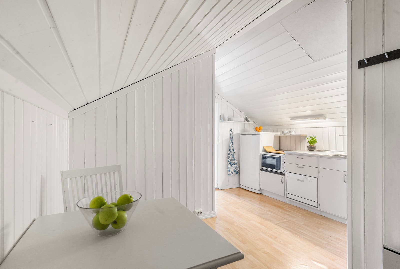 Den skrå himlingen sørger for en lun atmosfære. Galleribilde