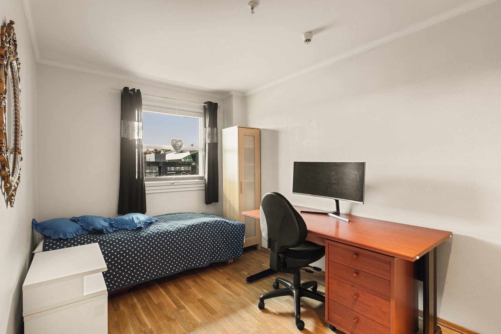 Her er det god plass til å innrede med stor seng, nattbord og annet ønsket møblement. Galleribilde