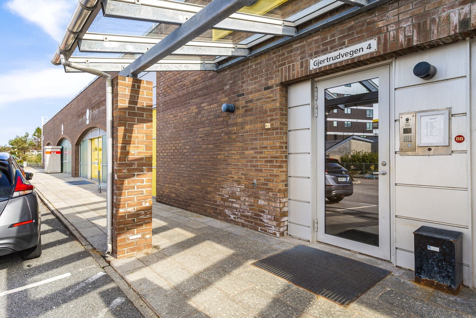 Inngangsparti. Galleribilde
