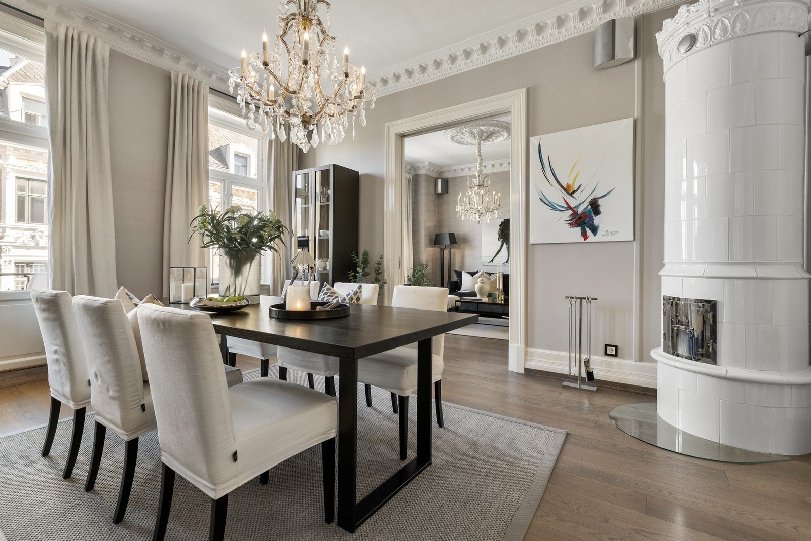 En usedvanlig påkostet Frognerleilighet i ærverdig hjørnegård rett ved Uranienborgparken.
Foto: Aakermann Photography (André Aakermann) Galleribilde