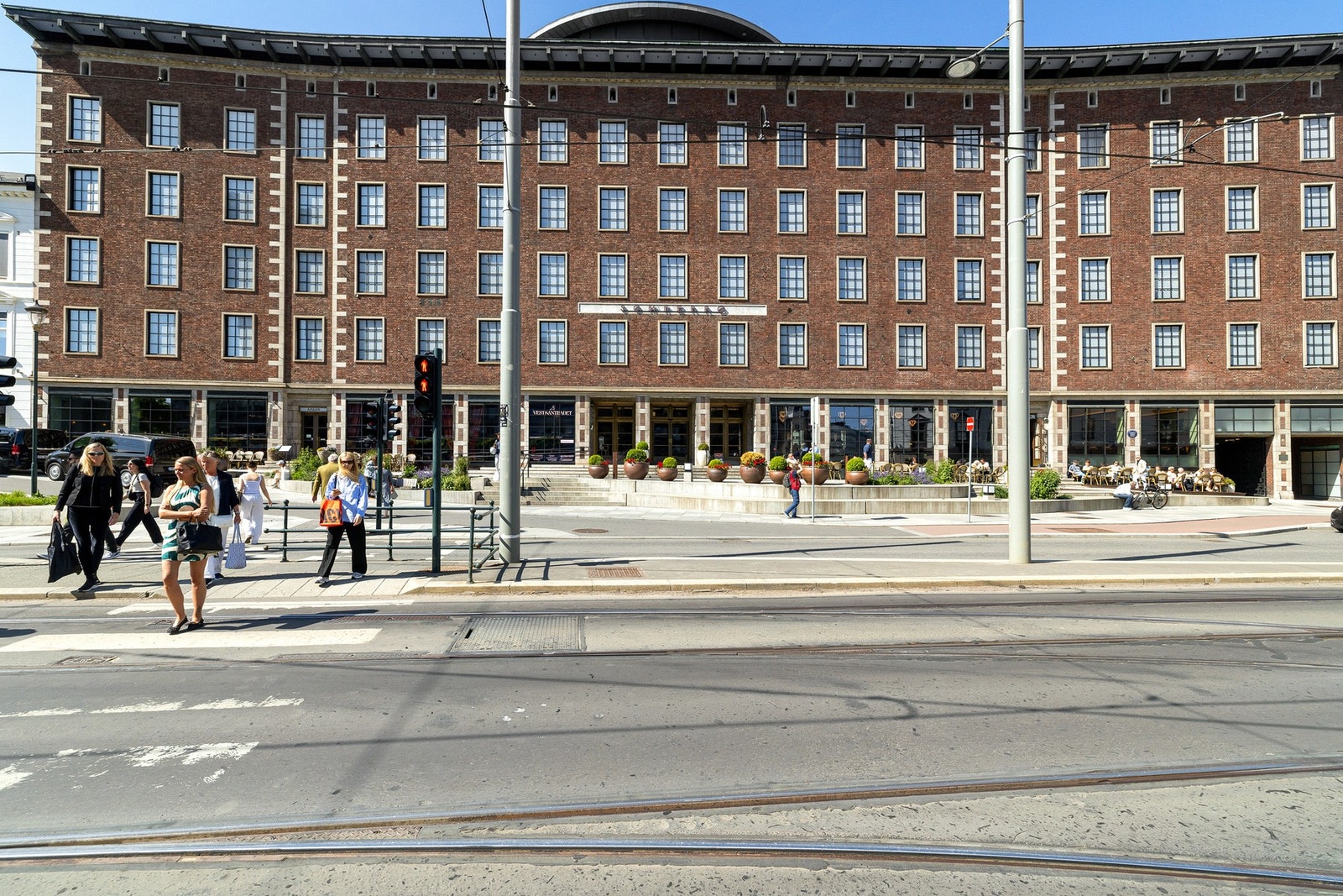 På Solli plass finner du også populære Sommerro med bl.a Vestkantbadet trening og velvære, Ekspidisjonshallen med fantastisk atmosfære og Tak med spennende småretter og gode drinker. Galleribilde