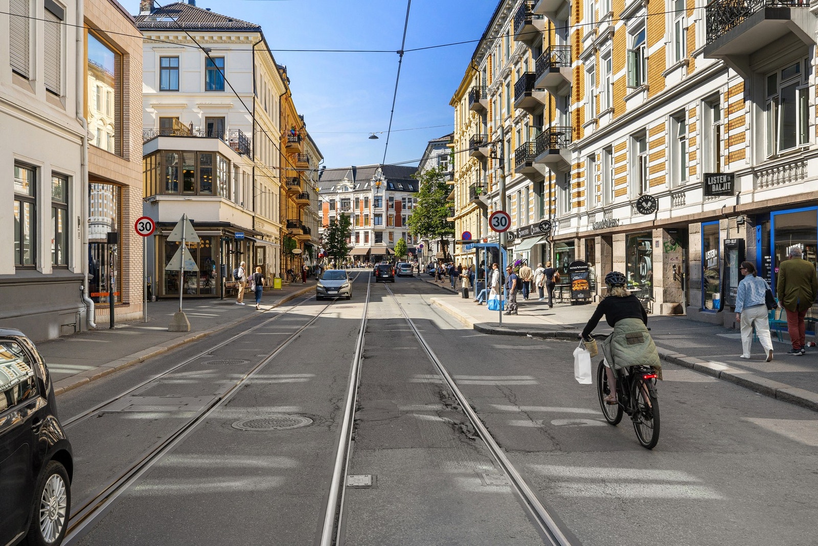 Frognerveien og Bygdøy Allé med flotte nisjebutikker, vinbarer, kaféer og spisesteder. Galleribilde