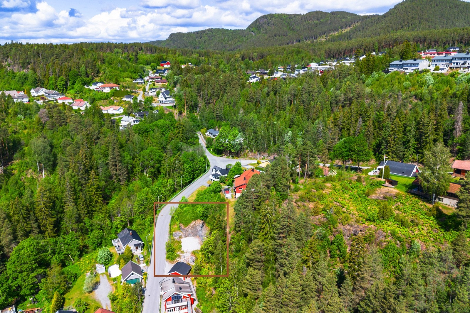 Nyt nærheten til naturen - flotte turmuligheter og lysløype rett i nærheten. Galleribilde