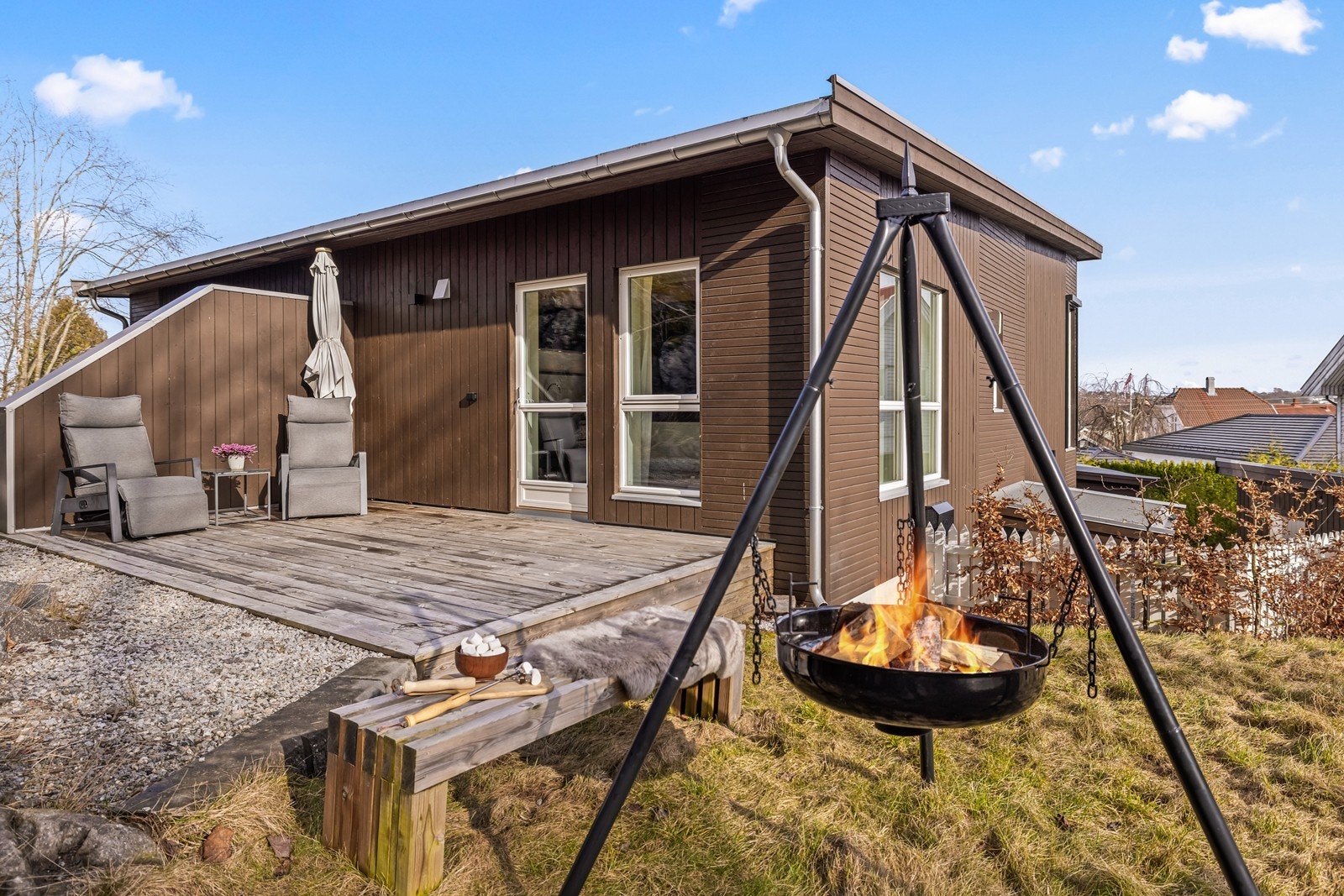 En perfekt plass for grilling og sosiale sammenkomster, med adkomst fra kjøkkenet. Galleribilde