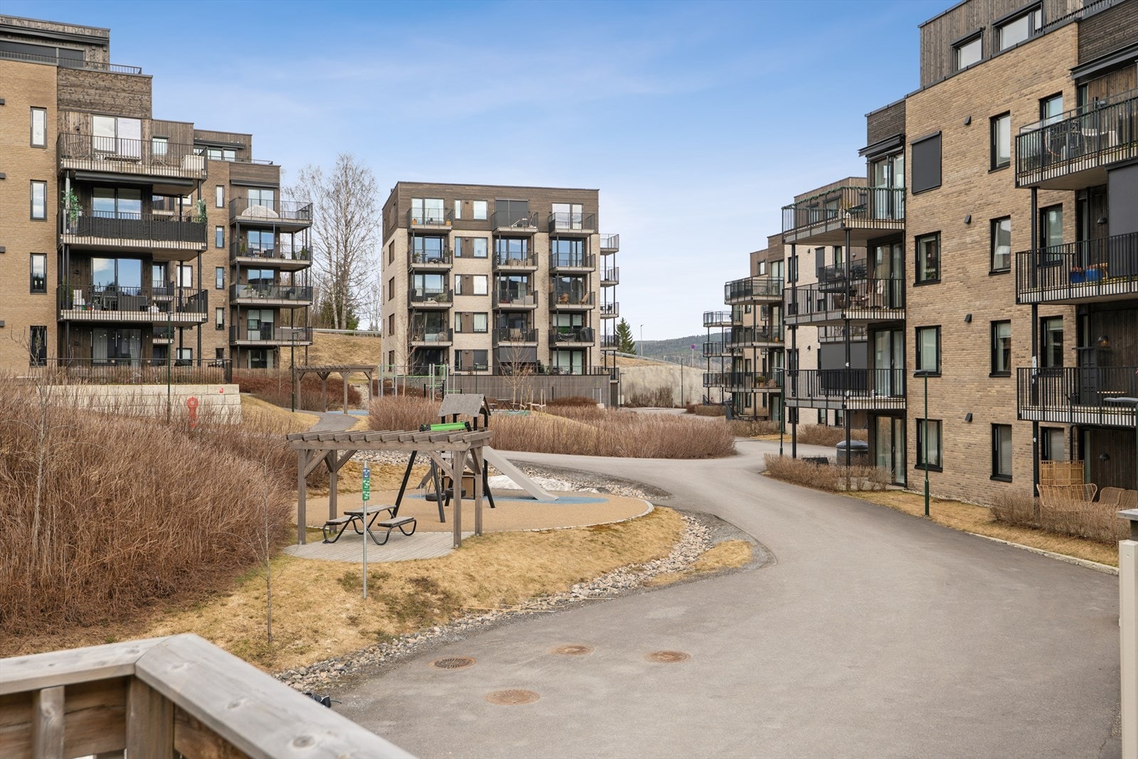 Sameiet har tilrettelagt for gode uteoppholdsarealer og lekeplasser av høy kvalitet Galleribilde