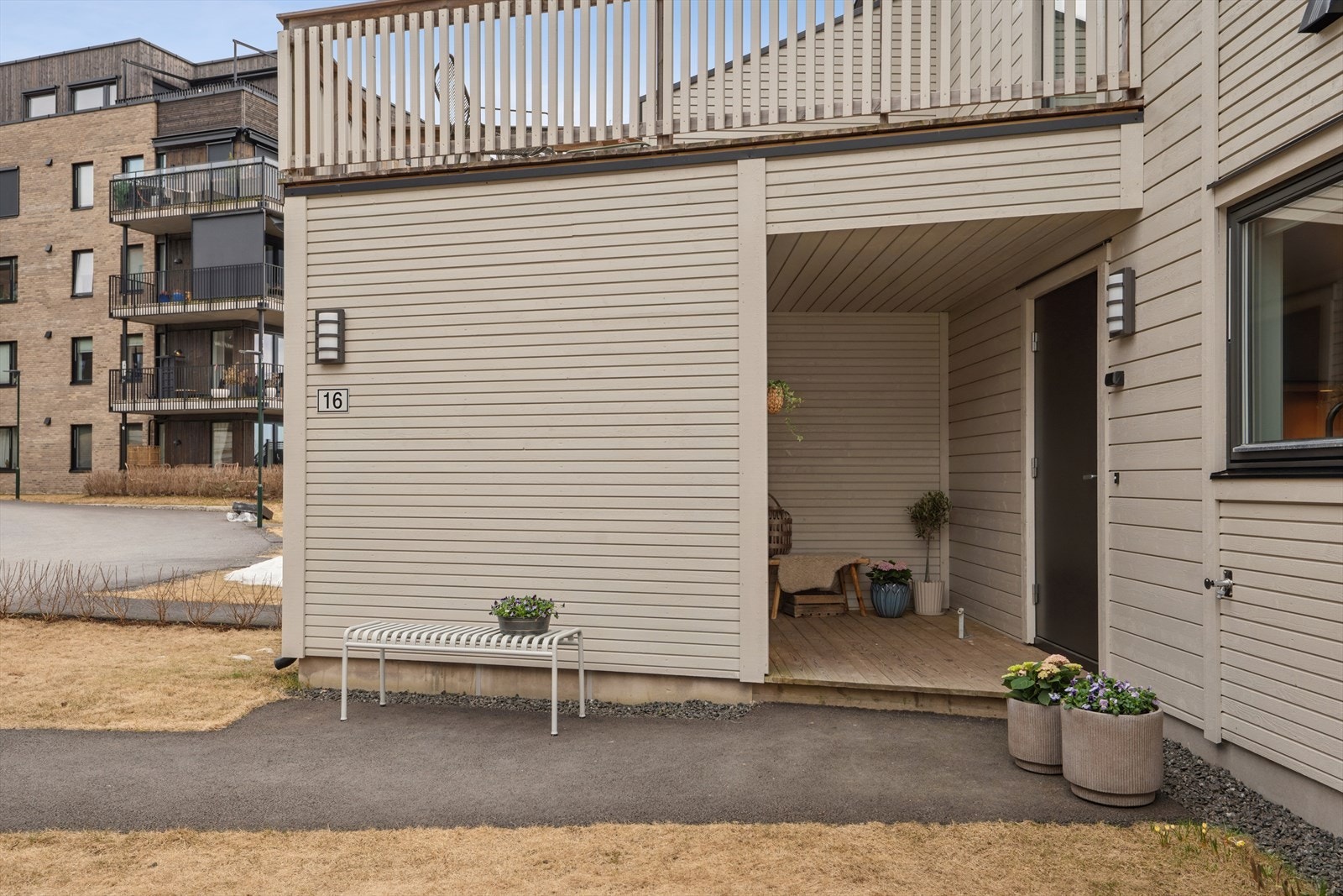 Utebod (6 m2) i tilknytning til inngangspartiet Galleribilde