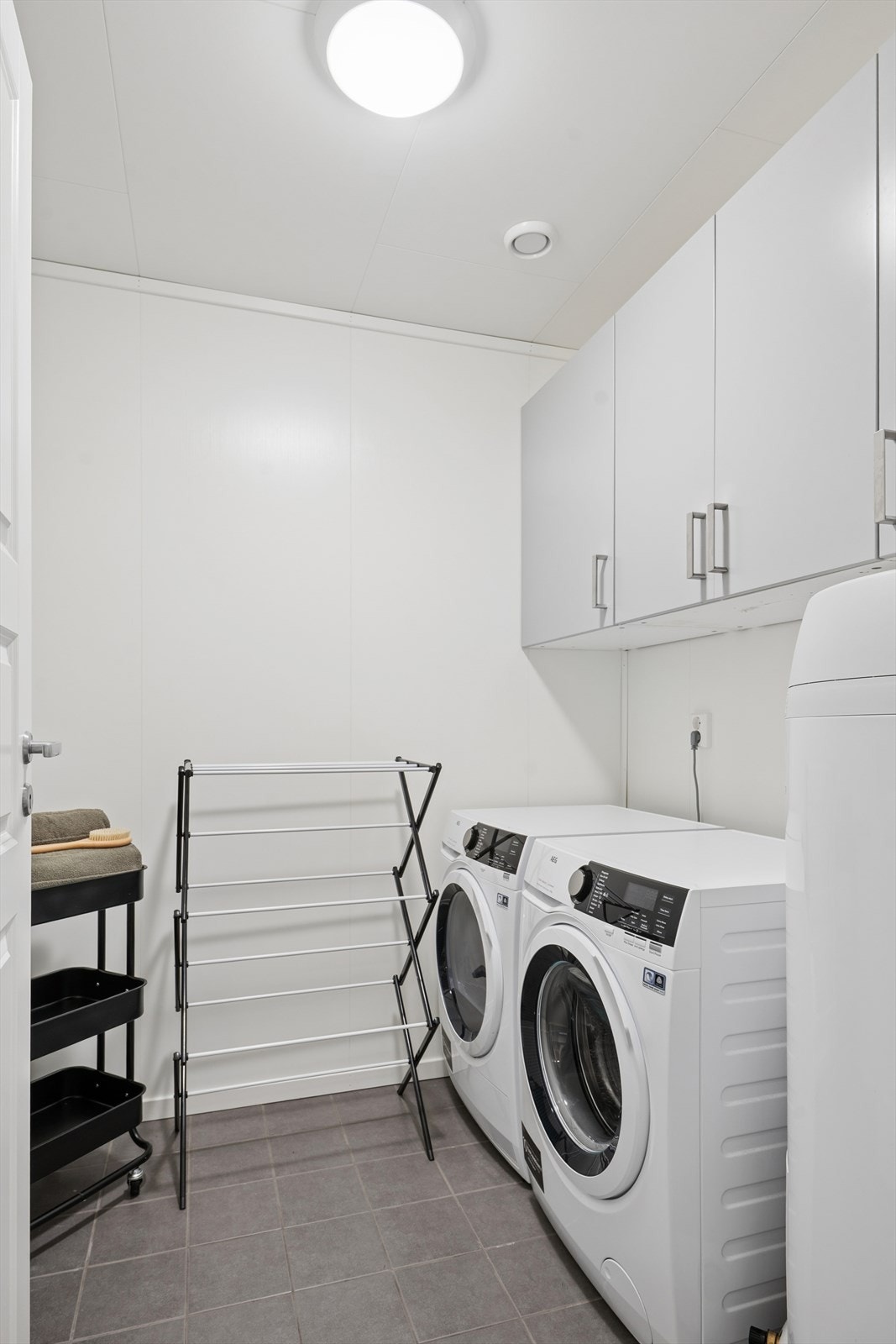 Rommet er ikke bygget eller godkjent som våtrom. Det er montert vannstopper som vil stoppe vanntilførselen ved en evt. lekkasje Galleribilde