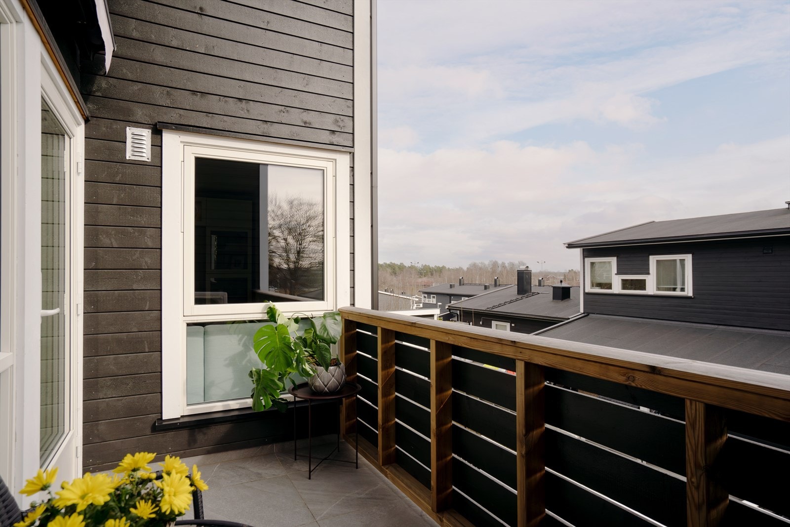 I tillegg er det nærhet til Mosseporten Senter og Rygge Storsenter, som tilbyr et bredt utvalg av butikker og tjenester. Galleribilde