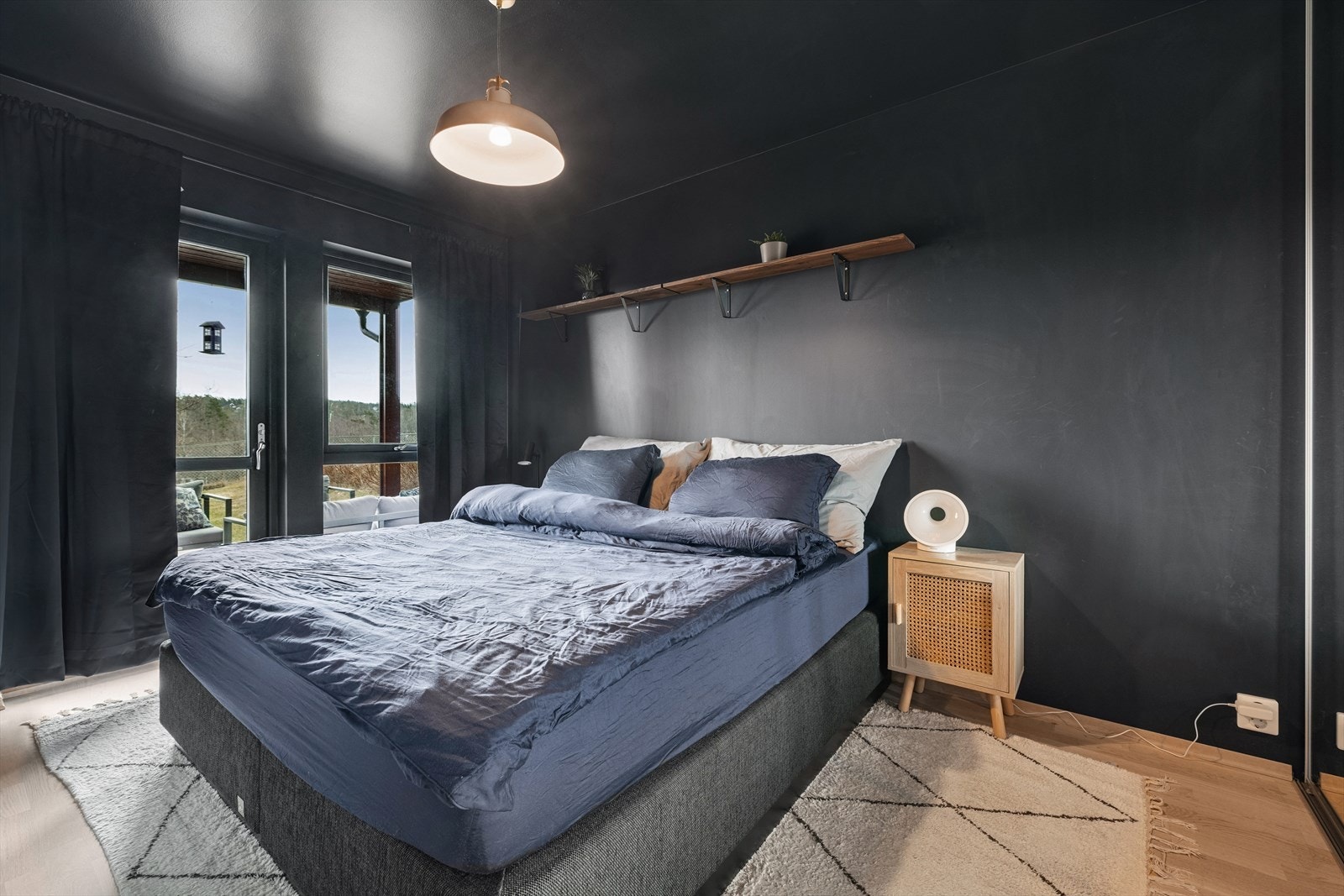 Hovedsoverommet har utgang til en stor, østvendt markterrasse på 19 m². Galleribilde