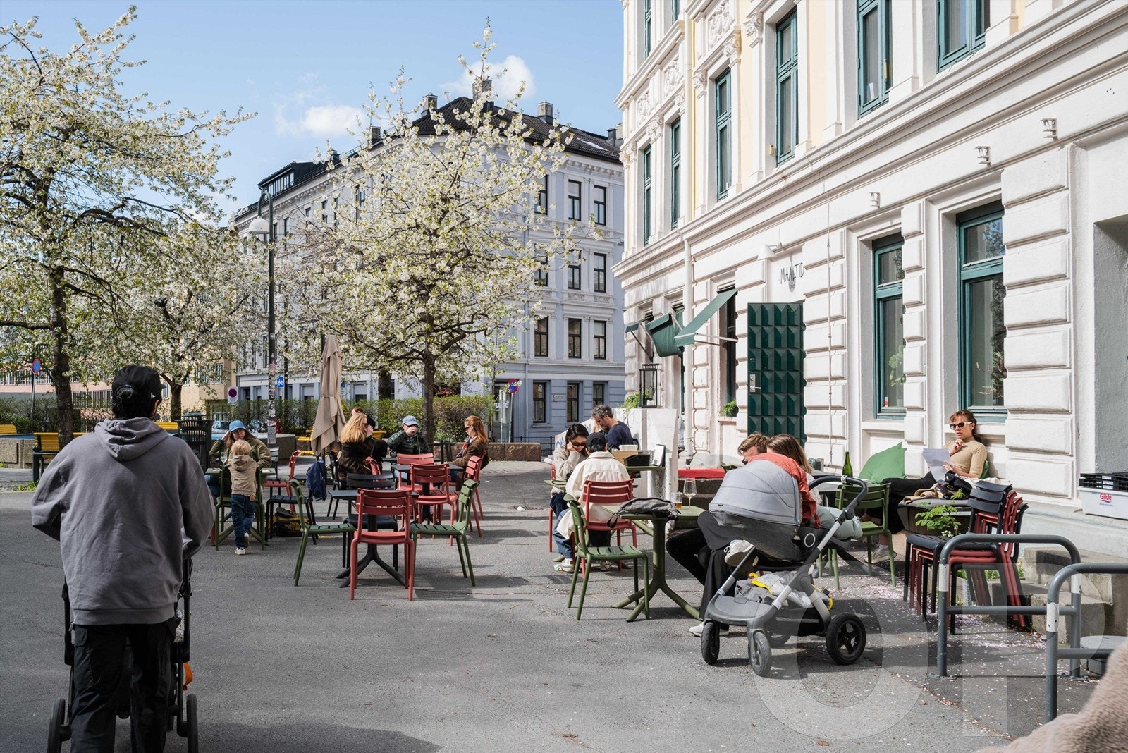 Området byr på et pulserende byliv med kafeer og restauranter, med Grünerløkka like i nærheten. Galleribilde