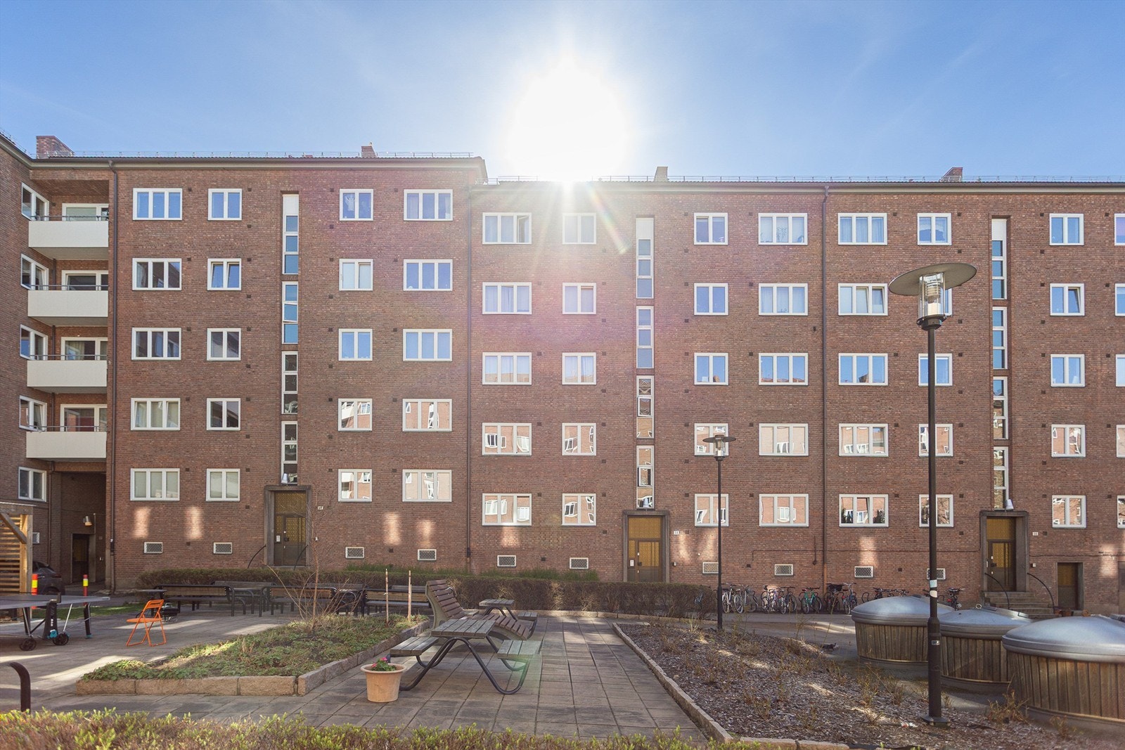 Sameiet har en hyggelig, felles bakgård med sittegrupper og beplantning. Galleribilde