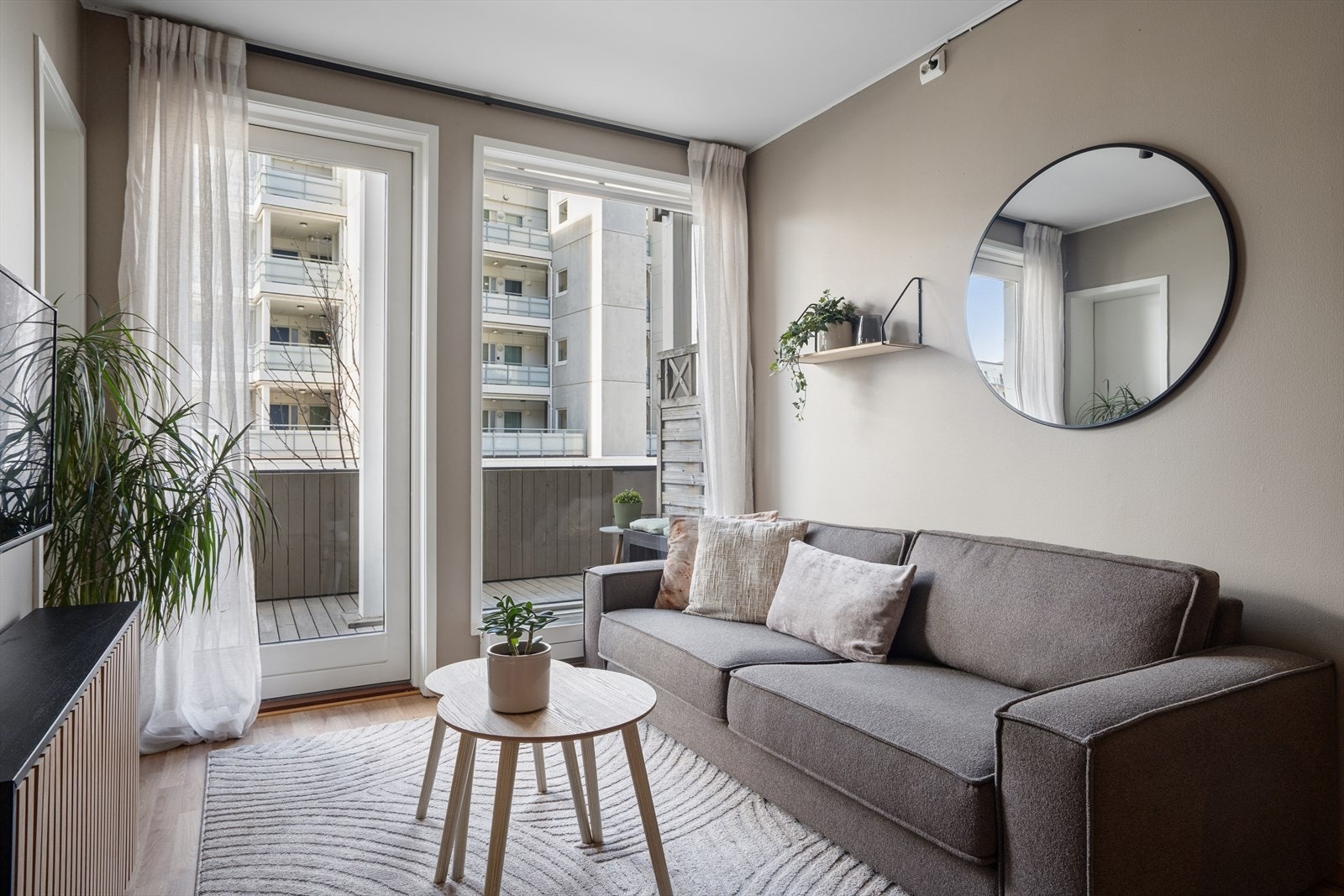 Det er balansert ventilasjon og oppvarming via radiator. Galleribilde
