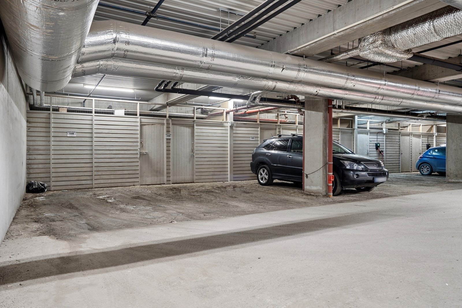 Leiligheten har parkering i felles garasjeanlegg og en bod på 5 m². Galleribilde